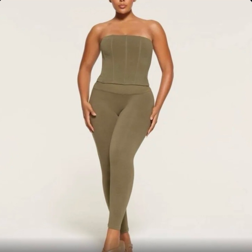 Skims Outdoor Legging and Corset Set in Army Green